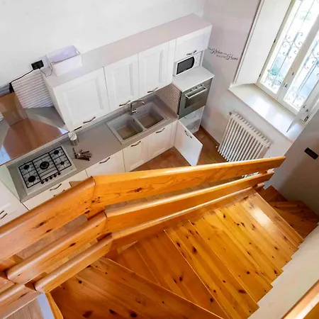 The Clock House -centro Storico- Apartment *