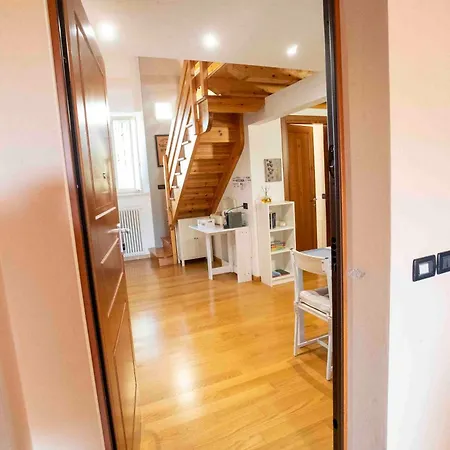 Apartament The Clock House -centro Storico- *